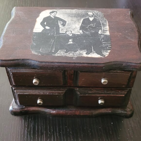 Miniature Chest of drawers/Jewelery box 7" x 4.5" x 4" - Picture 1 of 10